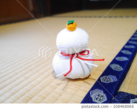 Chirimen kagami-mochi Chirimen kagami-mochi 108468068