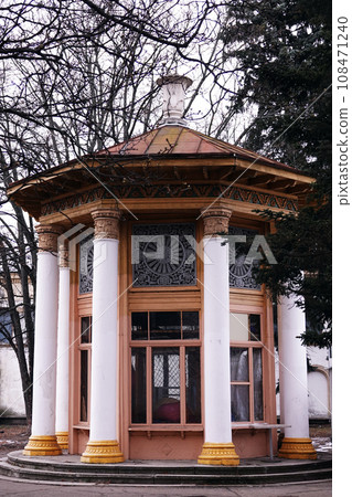 Kiev, Ukraine January 24, 2020: Arbor with columns in the complex of the exhibition of achieving the national economy in Kiev 108471240