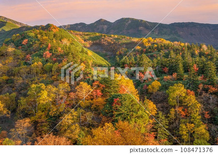 北海道秋季 藍池 十勝岳溫泉 博學台 白須瀑布 白須瀑布 倒影 秋葉 108471376