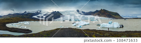 Fjallsarlon glacier lagoon with iceberg floating and tourist walking in summer at Iceland Fjallsarlon glacier lagoon with iceberg floating and tourist walking in summer at Iceland 108471633