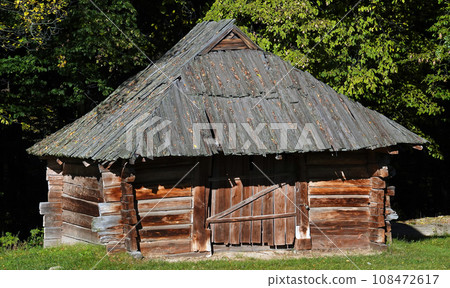 Kiev, Ukraine September 26, 2021: An old Ukrainian house in the National Museum of Folk Architecture and Life of Ukraine "Pirogovo" in Kiev Kiev, Ukraine September 26, 2021: An old Ukrainian house in the National Museum of Folk Architecture and Life of Ukraine "Pirogovo" in Kiev 108472617