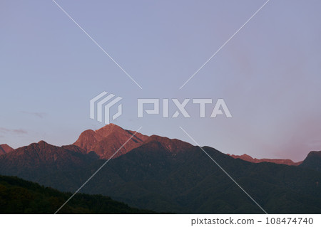 Dawn over Mt. Kaikomagatake in the Southern Alps seen from Takegawa-cho, Hokuto City Dawn over Mt. Kaikomagatake in the Southern Alps seen from Takegawa-cho, Hokuto City 108474740