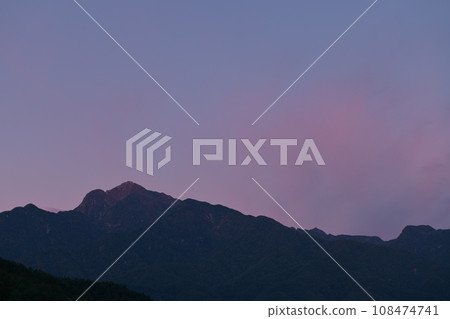 從北斗市竹川町看到的南阿爾卑斯山凱駒岳的黎明 108474741