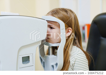 teen girl in ophthalmologist's office. computed tomography of the eye 108475212