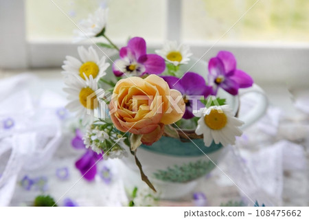 排列在杯子裡 108475662