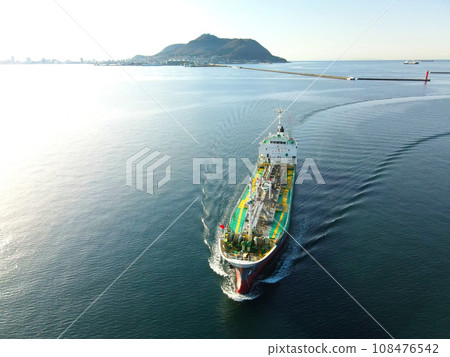 拍攝北海道函館市函館港貨船秋季風光 108476542