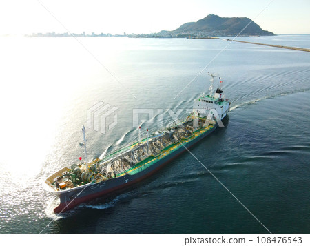 拍攝北海道函館市函館港貨船秋季風光 108476543