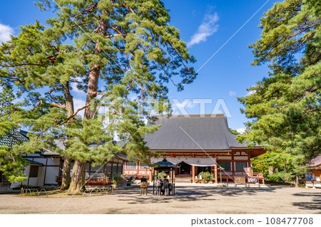 毛越寺正殿；日本庭園史上特別珍貴的平安時代淨土庭園遺跡；世界遺產；國家特別史蹟、特別名勝。 108477708