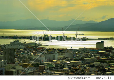 At the foot of Mt. Hakodate, there is a shipyard that has supported Hakodate's economy since the opening of the port at the end of the Edo period... ``Hakodate Dotsuku'' in the evening view At the foot of Mt. Hakodate, there is a shipyard that has supported Hakodate's economy since the opening of the port at the end of the Edo period... ``Hakodate Dotsuku'' in the evening view 108478214