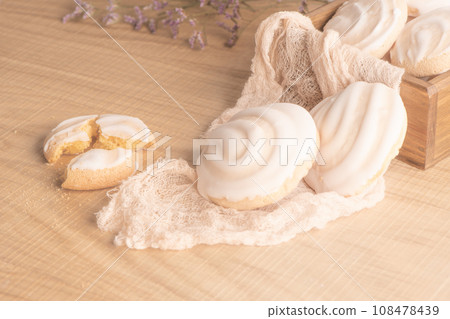 Coockies with egg white cover 108478439