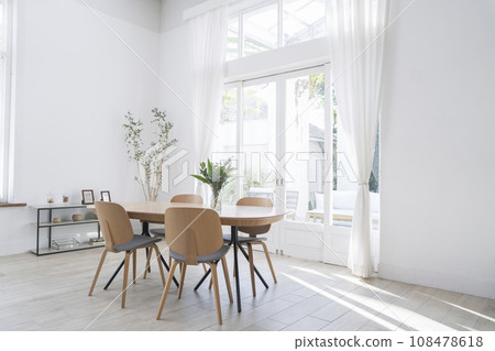 帶花瓶的餐桌 108478618