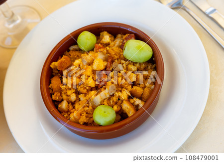 Plate with typical spanish dish migas pastoriles. Spanish cuisine 108479001