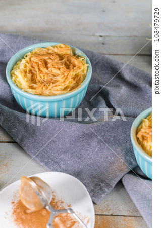 Aletria vermicelli pudding 108479729