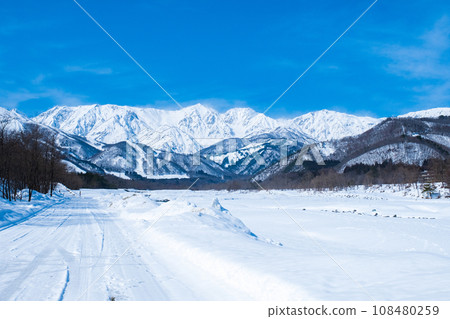 Hakuba Village in winter (view of the Northern Alps and Hakuba Sanzan) Hakuba Village in winter (view of the Northern Alps and Hakuba Sanzan) 108480259