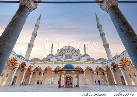 Courtyard of modern Grand Camlia Mosque, or Buyuk Camlica Camii, located in Camlica hill in Uskudar, Istanbul, Turkey 108480370