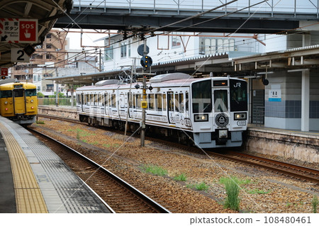 EOSR6m2. Hiroshima Onomichi, Ramard Bois on the opposite platform. EOSR6m2. Hiroshima Onomichi, Ramard Bois on the opposite platform. 108480461