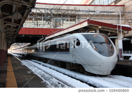 Limited Express Hakutaka (681 series White Wing) stopping at Echigo Yuzawa Station in winter 108480860