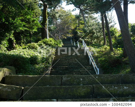 三重縣鳥羽市神島八代神社的階梯 108482094