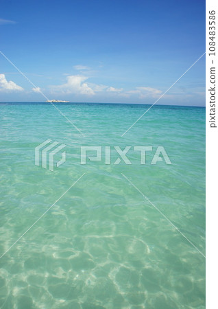 The emerald green sea of Koh Samet 108483586