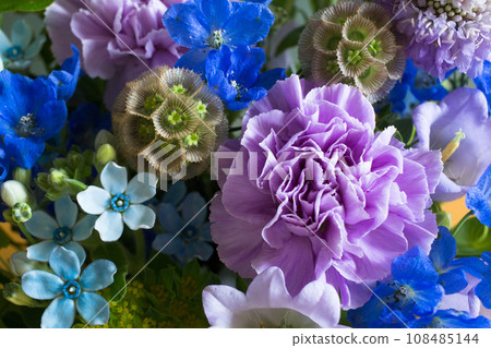 blue and purple bouquet 108485144