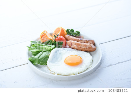 煎蛋和沙拉早餐圖片 108485521