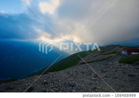 落在長嶽山的黃昏光線 108488999