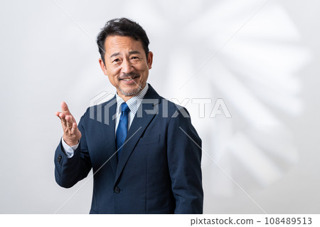 Middle businessman 108489513