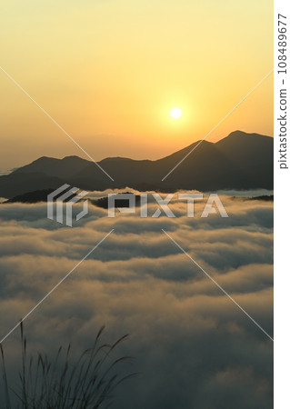 Arataniyama sea of clouds and sunrise Arataniyama sea of clouds and sunrise 108489677