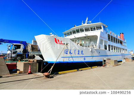 [Kagawa Prefecture] Passenger ship connecting islands in Setouchi (Marugame Port) 108490256