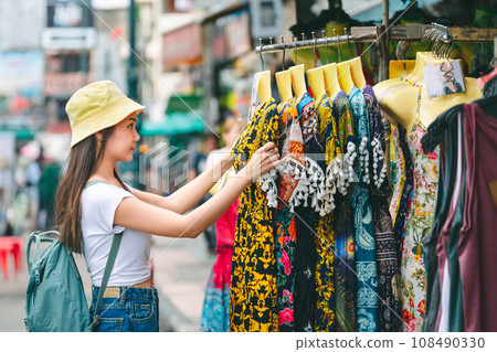 Traveler woman in shopping street market 108490330