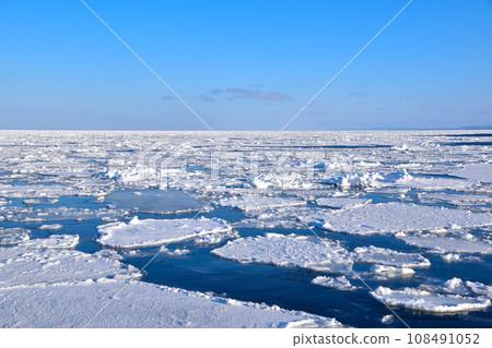 Drift ice Off Monbetsu 108491052