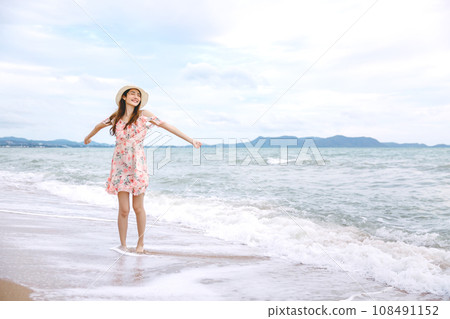 Travel woman walking on beach Travel woman walking on beach 108491152