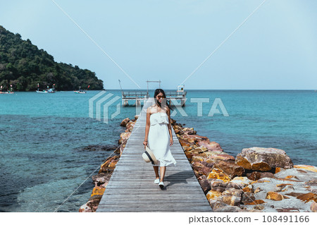 Woman summer relax vacation 108491166