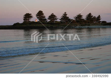 黃昏海邊的海鷗 黃昏海邊的海鷗 108492090