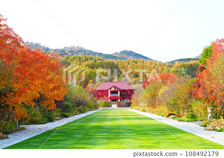 Spectacular view of Hokkaido: Kochia Hill at Yuni Garden 108492179