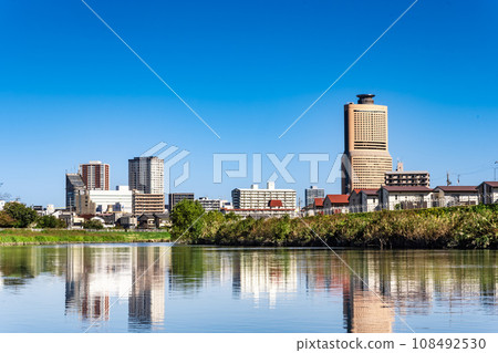 靜岡縣濱松市的中心城區和馬込河Actoshi塔 108492530