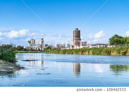 靜岡縣濱松市的中心城區和馬込河Actoshi塔 108492533