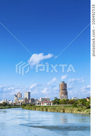 靜岡縣濱松市的中心城區和馬込河Actoshi塔 108492538