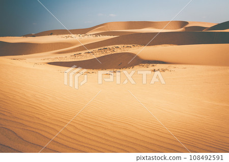 White sand dune desert in Mui Ne 108492591