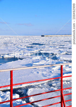 Drift ice Off Monbetsu 108492999