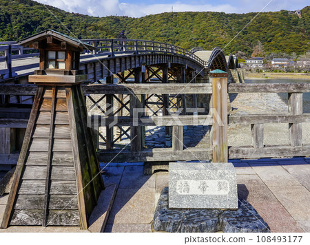 春天藍天的錦帶橋(山口縣岩國市) 春天藍天的錦帶橋(山口縣岩國市) 108493177