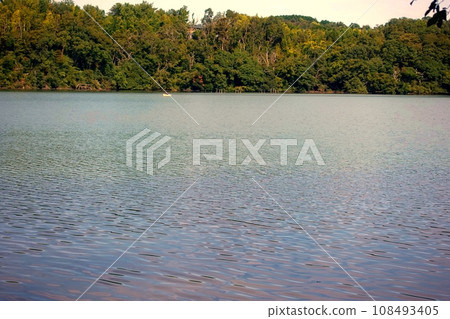 Lake Ippeki in early autumn, when autumn has not yet arrived. 108493405