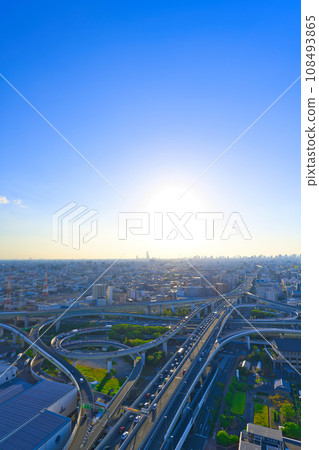 [Osaka Prefecture] Higashiosaka Junction and city scenery under blue sky in October 108493865