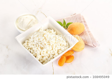 Cottage cheese with apricot and cream 108495049