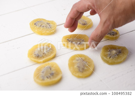 Dry kiwi Dry kiwi 108495382