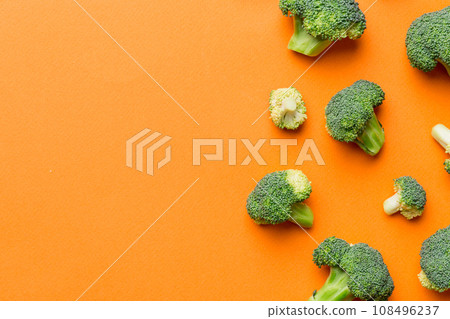 Top view fresh green broccoli vegetable on Colored background. Broccoli cabbage head Healthy or vegetarian food concept. Flat lay. Copy space Top view fresh green broccoli vegetable on Colored background. Broccoli cabbage head Healthy or vegetarian food concept. Flat lay. Copy space 108496237