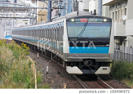 Vehicles running on the Keihin Tohoku Line 108496972