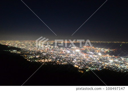 從菊星台看到的摩耶山夜景(兵庫縣神戶市) 從菊星台看到的摩耶山夜景(兵庫縣神戶市) 108497147