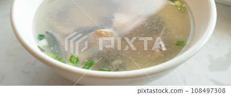 檸檬魚魚皮熱水魚熱水牛奶魚皮湯牛奶魚皮湯 檸檬魚魚皮熱水魚熱水牛奶魚皮湯牛奶魚皮湯 108497308