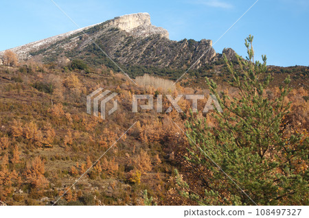 The Vio Valley and Mondoto peak. 108497327